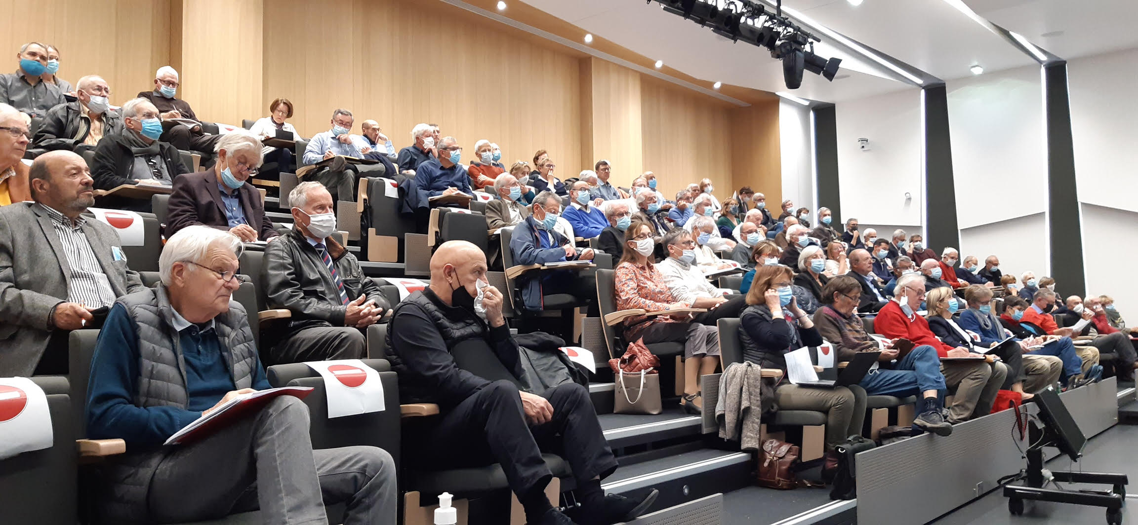 Conférence sur le changement climatique tenue à Grenoble le 14 octobre 2021